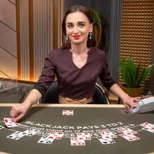 Pandangan dasbor permainan titanslot dengan kategori olahraga dan dealer langsung